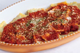 ① 挽肉とほうれん草のラビオリ トマトの酸味を合せて