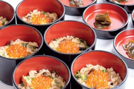 ⑤(和)きのこ御飯いくら乗せ 香の物