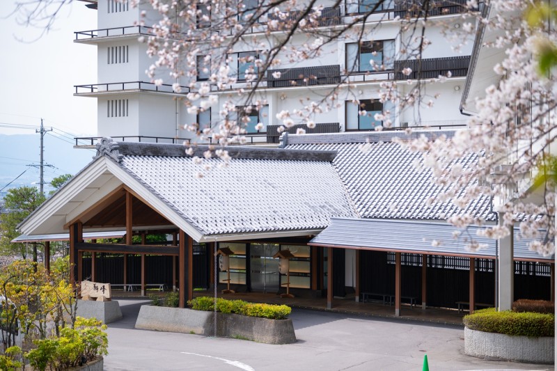 宿泊者限定日帰り入浴「美ヶ原温泉 翔峰」での桜もキレイです♪